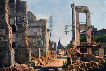 Vue de Verdun après 8 mois de bombardement, septembre 1916
